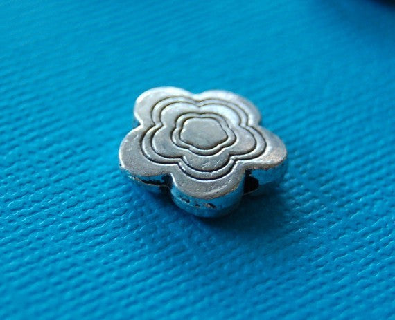 25 Pewter FLOWER silver beads bme0090