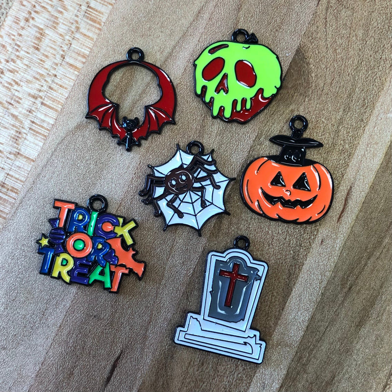 6 Halloween Charms Enamel chs8388