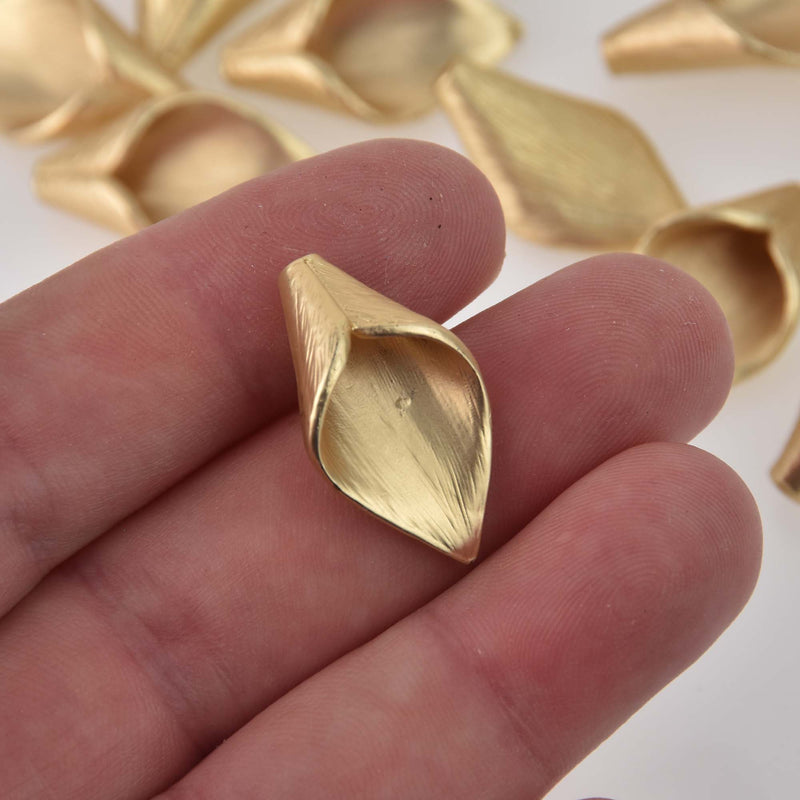 Calla Lily Charms, MATTE gold plate, 26mm, chs8501