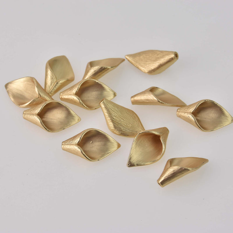 Calla Lily Charms, MATTE gold plate, 26mm, chs8501