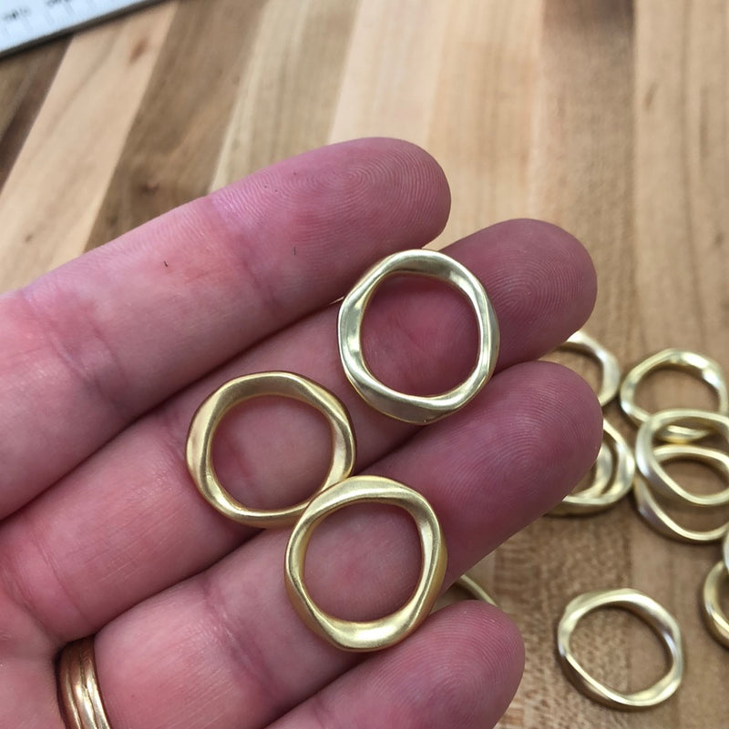 Matte Gold Round Wavy Rings, Connector Links, Soldered Ring Metal Charms, 20mm, chs3531