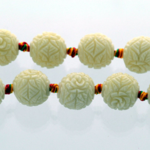 4 Carved Resin Flower Beads 15mm   IVORY OFF WHITE bac0192