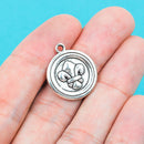 6 Silver Circle FLEUR de LIS Charms Pendants . chs0253