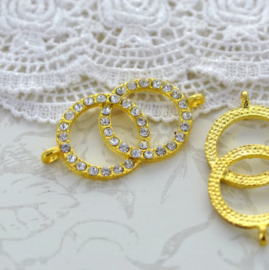 1 Rhinestone Sideways DOUBLE CIRCLE CONNECTOR Charm, bright gold metal base and clear crystals . chg0020