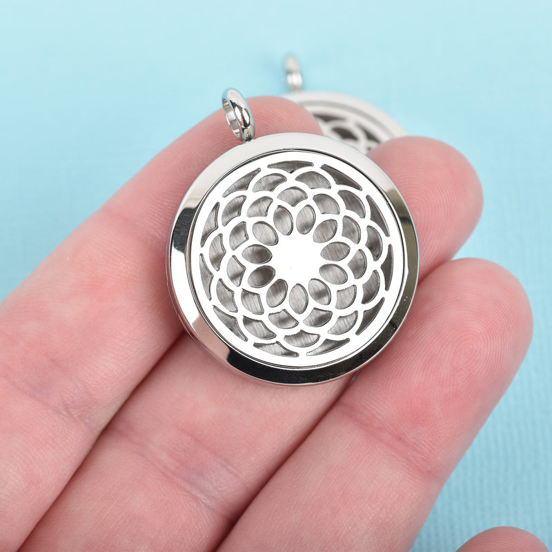 Stainless Steel Aromatherapy Pendant Locket, Essential Oil Pendant, magnetic clasp, silver locket, open filigree front, 30mm dia, chs3107