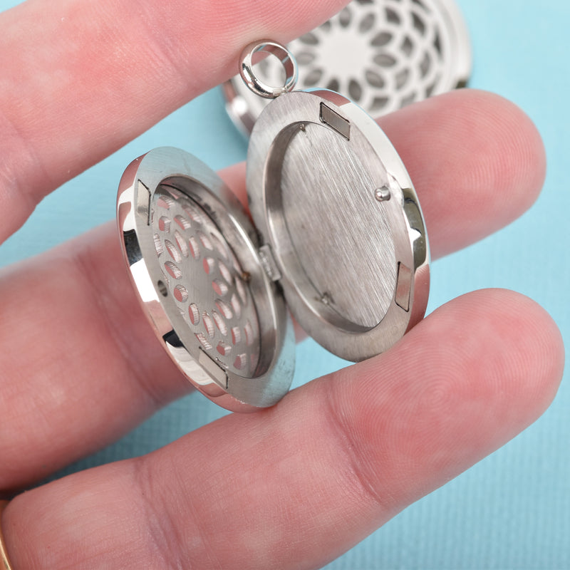 Stainless Steel Aromatherapy Pendant Locket, Essential Oil Pendant, magnetic clasp, silver locket, open filigree front, 30mm dia, chs3107