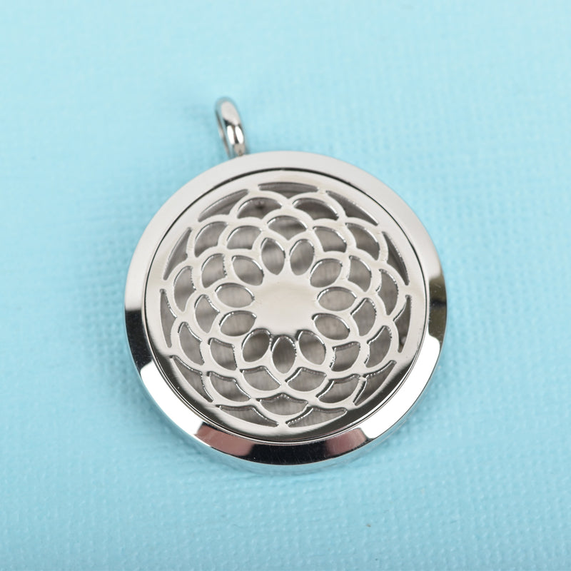 Stainless Steel Aromatherapy Pendant Locket, Essential Oil Pendant, magnetic clasp, silver locket, open filigree front, 30mm dia, chs3107