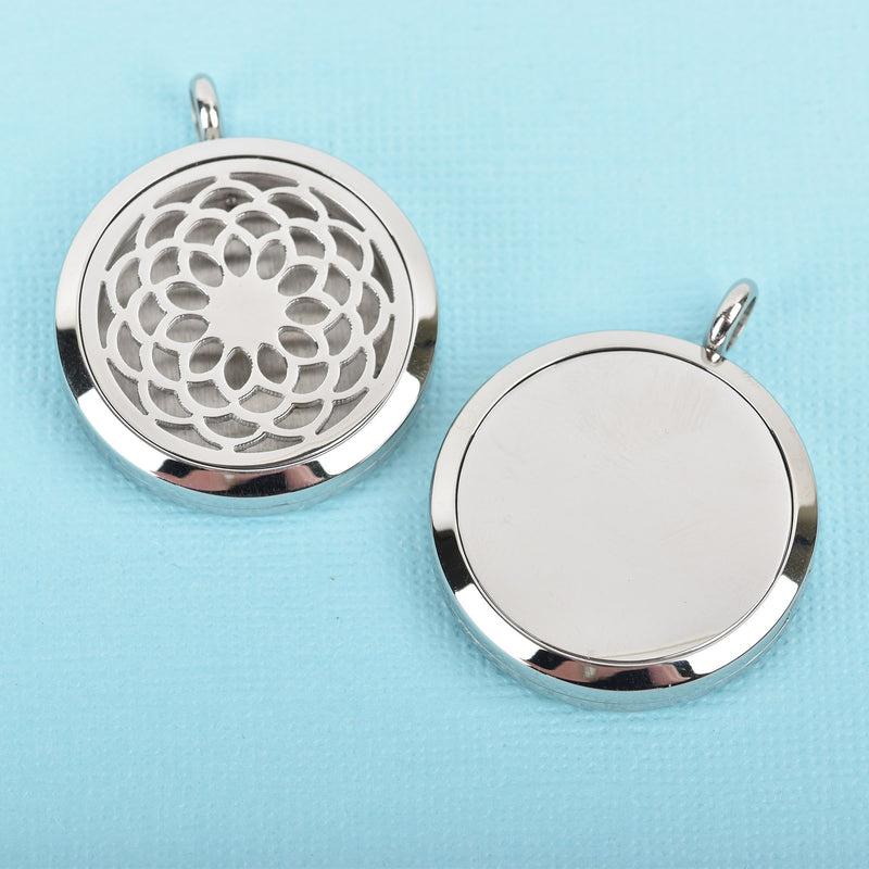 Stainless Steel Aromatherapy Pendant Locket, Essential Oil Pendant, magnetic clasp, silver locket, open filigree front, 30mm dia, chs3107