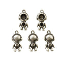 5 SPACE TRAVELER Charms, Astronaut Charms, Alien Charms, antique silver, 21x11mm, chs3348