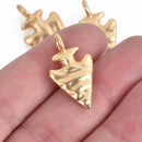 5 ARROWHEAD Charm Pendants, MATTE hammered light gold metal, reversible arrow head, 26x15mm, chs3568