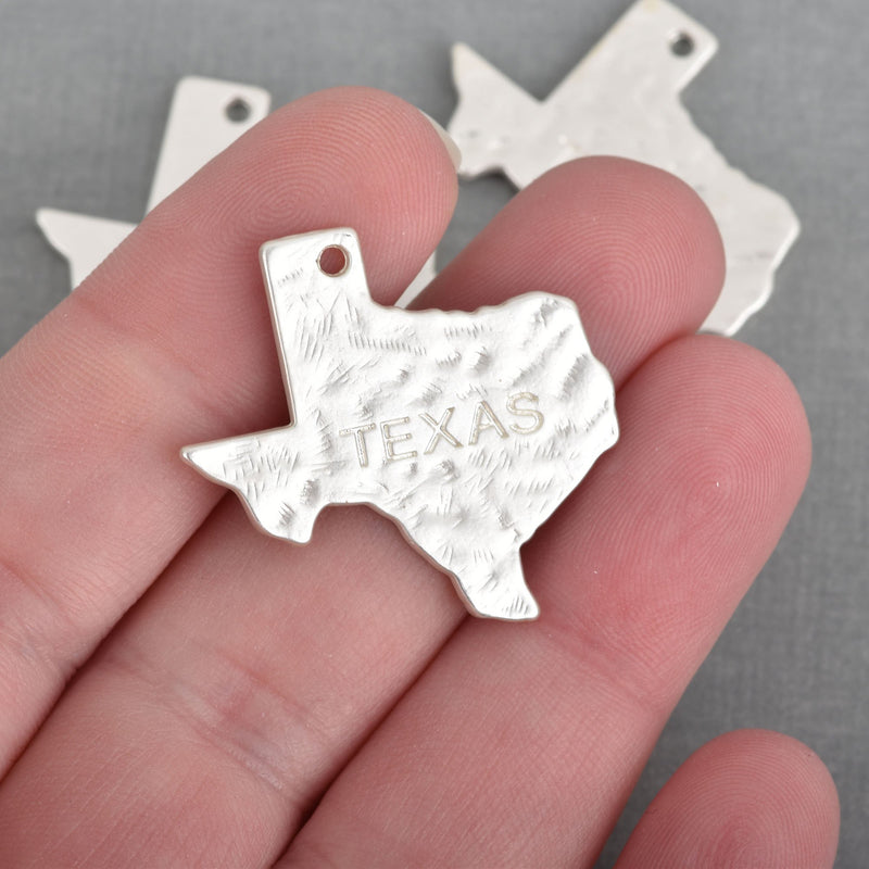 4 Stamped TEXAS STATE Cutout Charm Pendants, hammered MATTE silver tone metal, chs3754