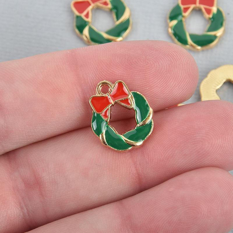 10 CHRISTMAS WREATH Charms Enamel and Gold Plated 20mm chs5045