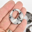 5 Gunmetal Wavy Circle Washer Charms, 32mm chs6160