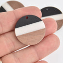 1 Round Charm, White Black Resin and Real Wood, 28mm, chs6762