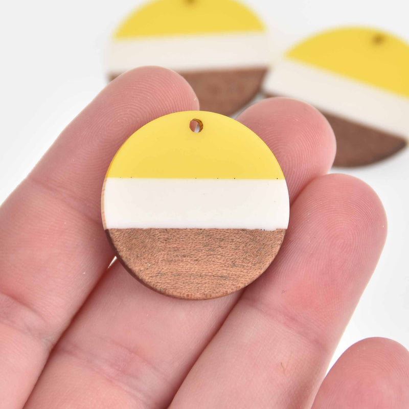 1 Resin and Wood Charm, Yellow and White, Round Disc, 28mm, chs7434