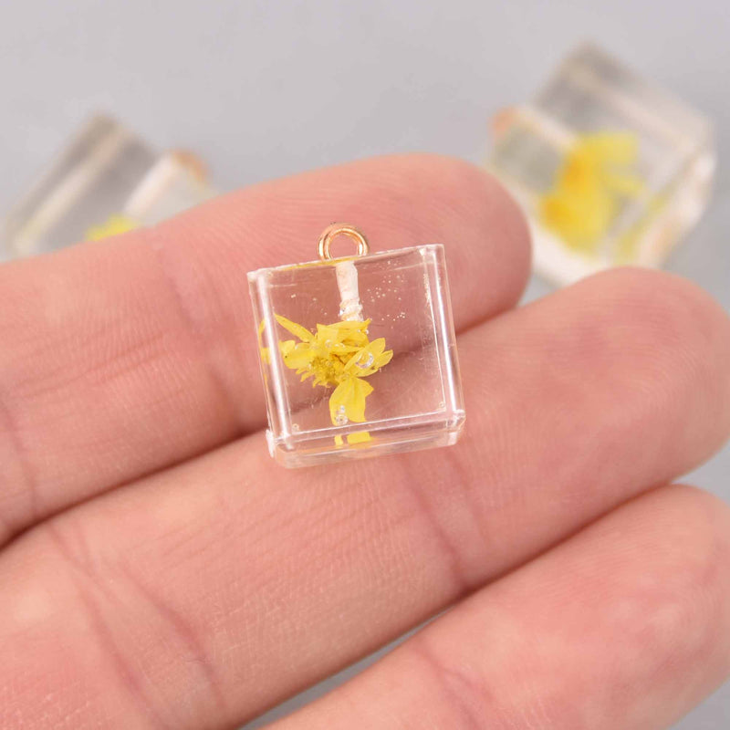 2 Yellow Pressed Flower Cube Charms, Clear resin with dried flower, 14mm, chs7754