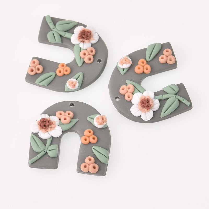 2 Flower Charms, Polymer Clay, Horseshoe, 32mm, chs7829