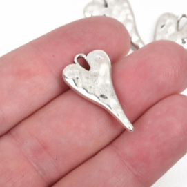 5 HEART Charm Pendants, hammered silver metal, stylized elongated heart, 27x14mm, 1-1/8" long chs2853