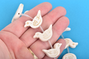 30mm Howlite Stone Beads, WHITE BIRD Shape, full strand, 18 beads how0662