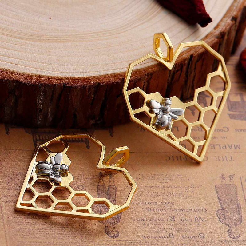 5 QUEEN BEE Heart Honeycomb Charm Pendants, gold plated heart shaped base with silver bee, 41x35mm, chg0441