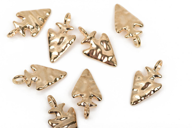 5 ARROWHEAD Charm Pendants, hammered light gold metal, reversible arrow head, 26x15mm, chg0415a