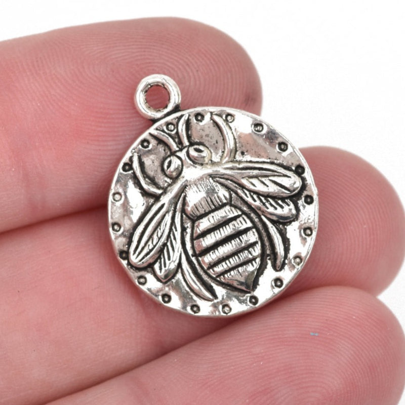 5 QUEEN BEE Silver Charm Pendants, round coin charms, silver plated metal, double sided design, 20mm, chs2540