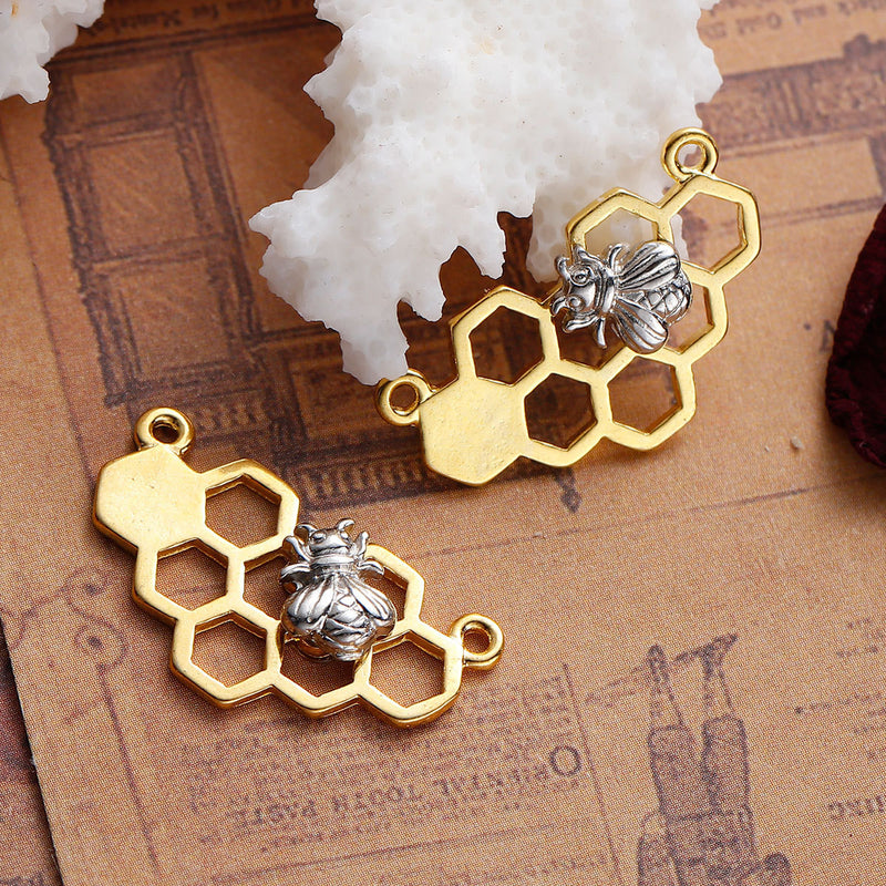 5 QUEEN BEE Honeycomb Charm Pendants, gold plated base with silver bee, 25x14mm, chg0434