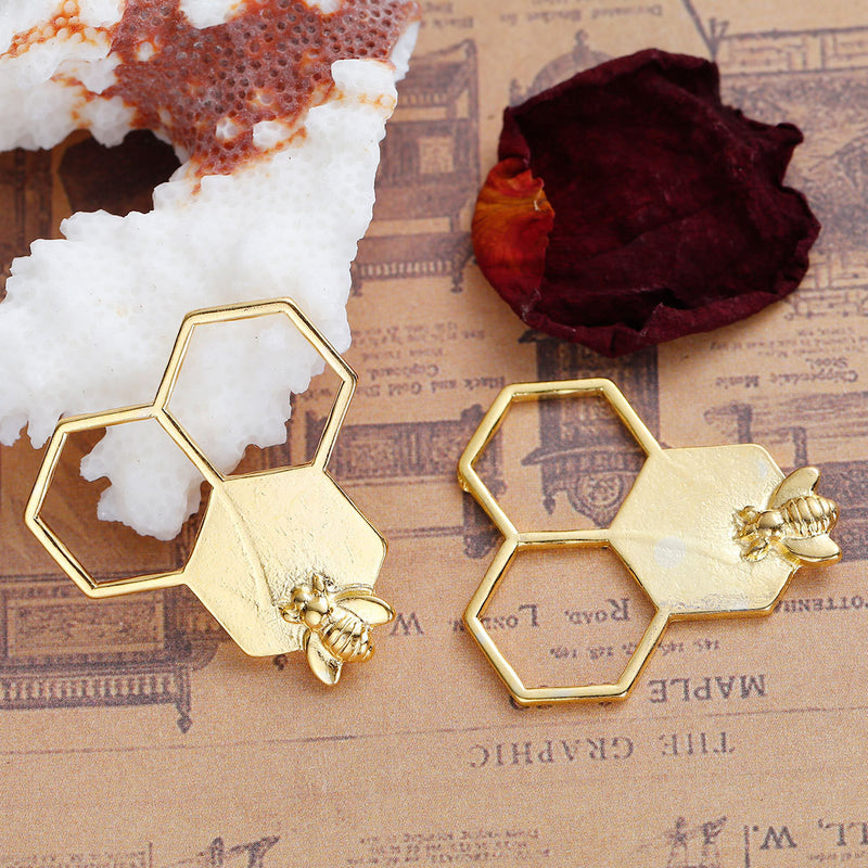 5 QUEEN BEE Honeycomb Charm Pendants, gold plated metal, 31x29mm, chg0435