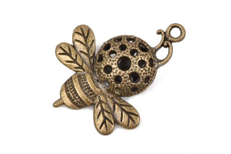5 QUEEN BEE Bronze Charm Pendants, filigree hollow head, bronze plated metal, 37x29mm, chb0455