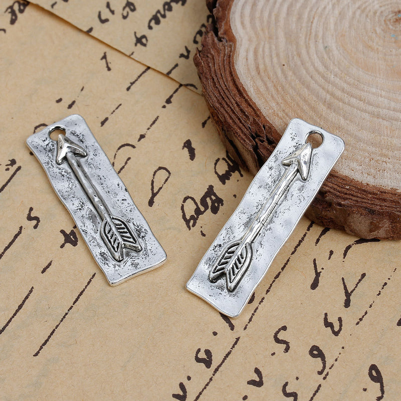 5 ARROW Charms Pendants, silver base with silver arrow, rustic hammered metal, 39x12mm, chs2568