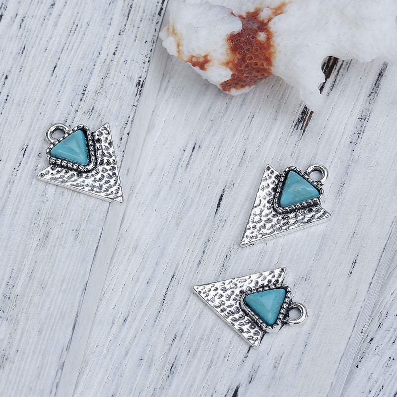 10 Faux TURQUOISE ARROWHEAD Hammered Textured Silver Tone Metal Charms, Geometric Triangle Pendants, 20x15mm, chs2759