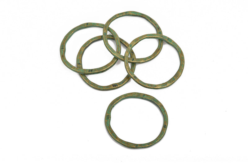 5 Bronze Hammered Rings, Circle Washer Connector Links, Hammered Metal Charms, Green Verdigris Patina, 32mm, chb0517