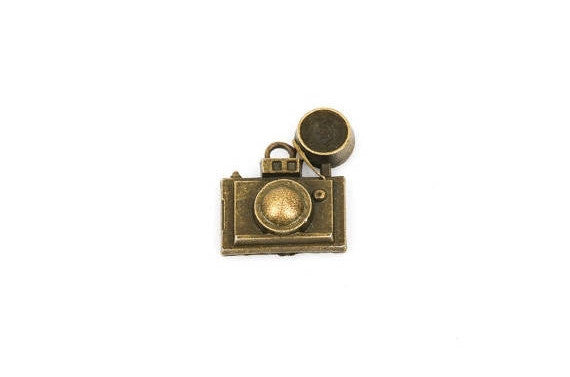 5 Bronze CAMERA Charm Pendants, antiqued bronze metal, old fashioned camera, chb0377
