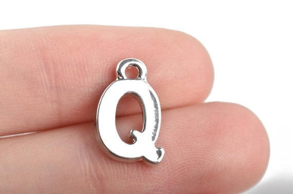 8 Letter Q Alphabet Charms Silver Plated Monogram, 15mm, chs2579