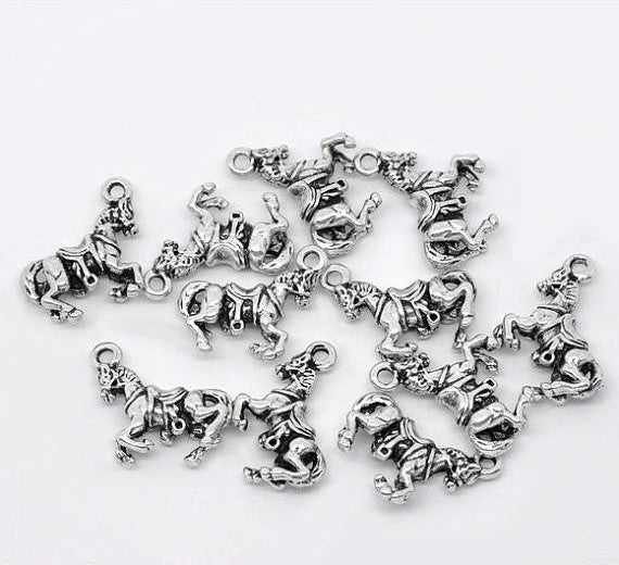 5 Silver Metal BUCKING BRONCO Horse Charms or Pendants   chs0832