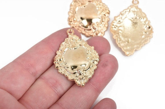 5 Light Gold Charms, fancy Victorian floral design, frame charms, 42x30mm, chg0606
