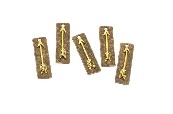 5 ARROW Charms Pendants, rectangle bronze base with gold arrow, rustic hammered metal, 38x12mm, chb0432