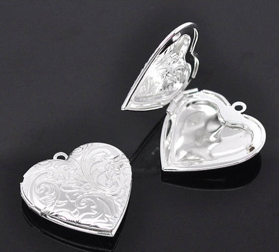2 Silver Plated Picture/ Photo Locket Frame Pendant  29mm s3896. chs0717