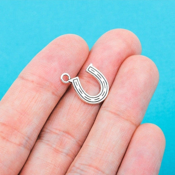 10 Silver Tone Pewter LUCKY HORSESHOE Charm Pendants chs0165