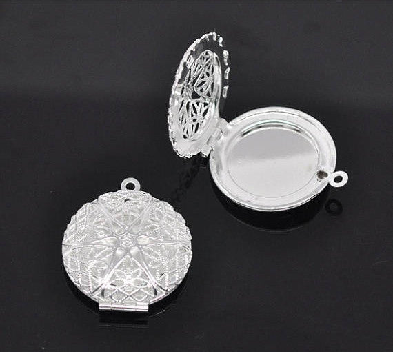 2 Silver Plated Picture/ Photo Locket Frame Pendant 32x27mm (Fits 19mm on inside) chs0429