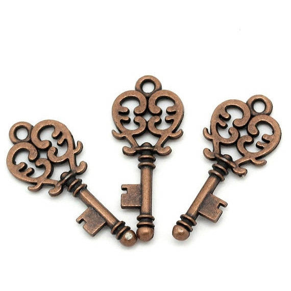 10 Antique Copper Metal FANCY KEY Charm Pendants. Chc0014