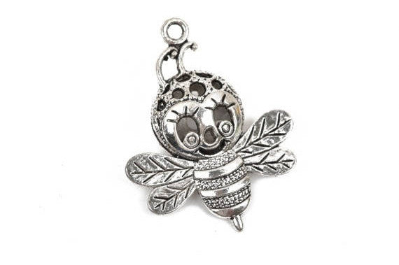 5 QUEEN BEE Silver Charm Pendants, filigree hollow head, silver plated metal, 37x29mm, chs2538
