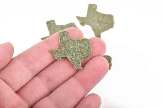 4 Stamped TEXAS STATE Cutout Charm Pendants, hammered antique bronze tone metal with green verdigris patina, chs2949