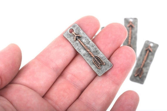 5 ARROW Charms Pendants, gunmetal base with copper arrow, rustic hammered metal, 38x12mm, cho0143