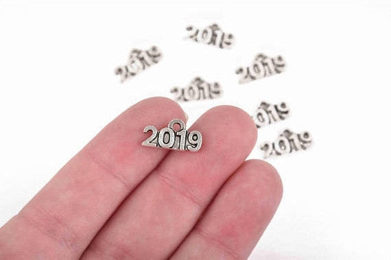 10 Silver Tone 2019 Graduation Charms, 18mm, chs2992a