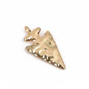 2 ARROWHEAD Charm Pendants, hammered light gold metal, reversible arrow head, 52x27mm, chg0593