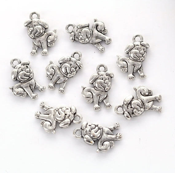 10 PUPPY DOG Charm Pendants . silver tone . 17mm x 12mm   chs0783