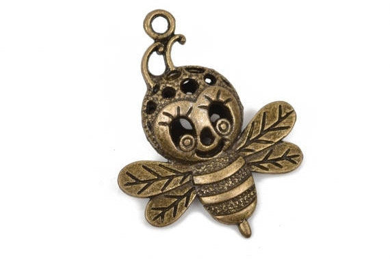 5 QUEEN BEE Bronze Charm Pendants, filigree hollow head, bronze plated metal, 37x29mm, chb0455