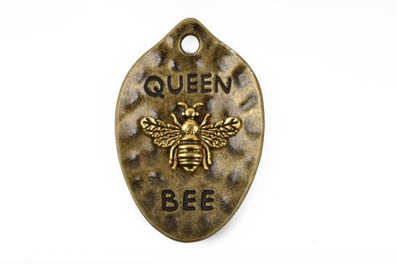 2 QUEEN BEE Spoon Charm Pendants, bronze base with gold bee, rustic hammered metal, 43x28mm, chb0435