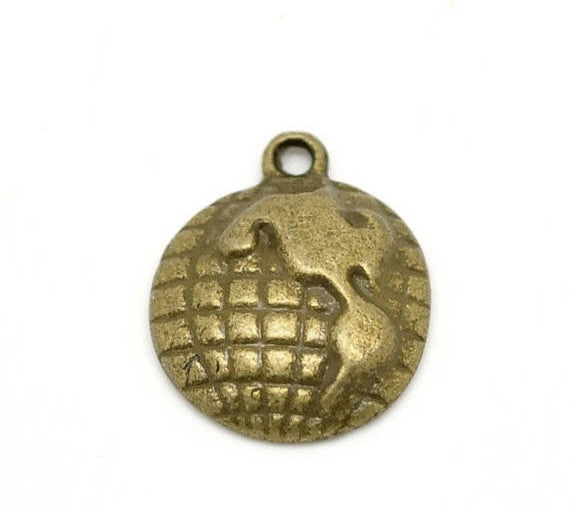 10 Antiqued Bronze WORLD GLOBE Charms chb0091